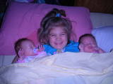 Kaeli, Danie & Leigh in big sis's bed