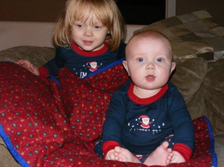 Teagan and Linkin - Christmas 2008