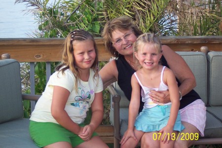 grammy, chloe, hannah