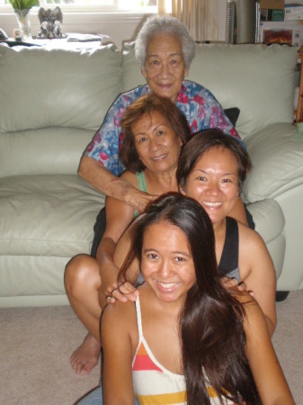 Four generations of Lun Kiu women! :)