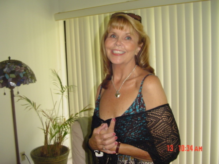 DIANNE AT DAVES CONDO 8  6  2009 085