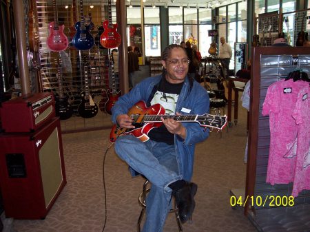 Andrei at Gibson Guitar Factory in Memphis