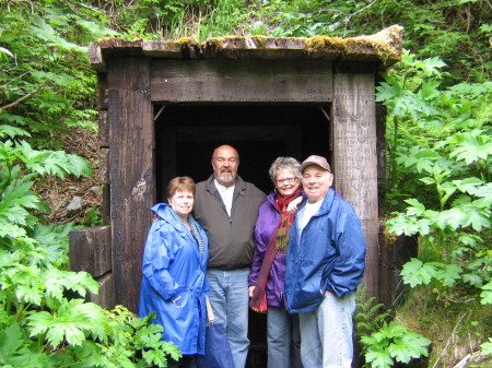 Jeanne,Don,Susan,Bob. Juneau,Alaska  June"08