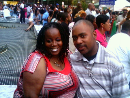 shell and Ron at the concert Hopkins Plaza