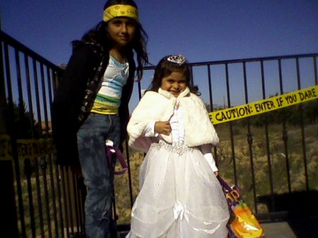 Ariana and Eliza Halloween '09