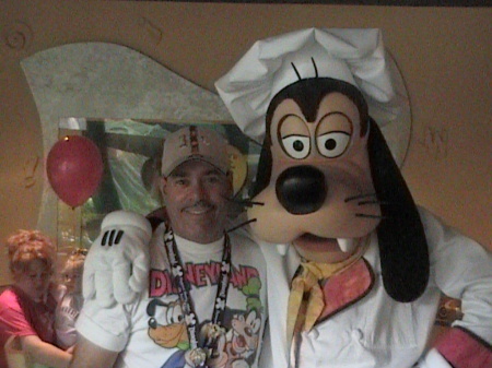 George & Goofy - Disneyland '05