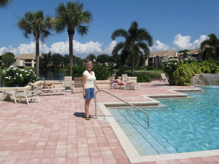 10/09 Me at the condo pool