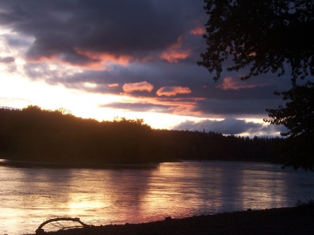 Sunset on the Willamette River Clackamette Pk.