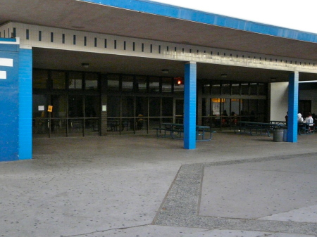 Cafeteria Seating (Closed-in)