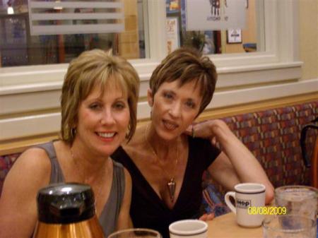 ShellyPenrodTowns&TheresaBeamamFleming at IHOP