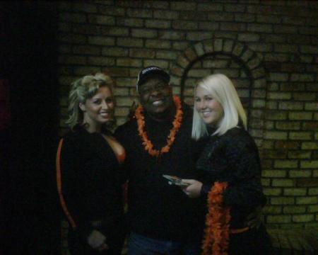 Cousin Steve Williams hangin wit some honeys