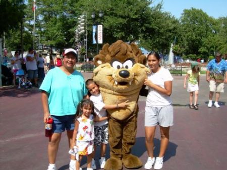 Me n the kids at Six Flags 06