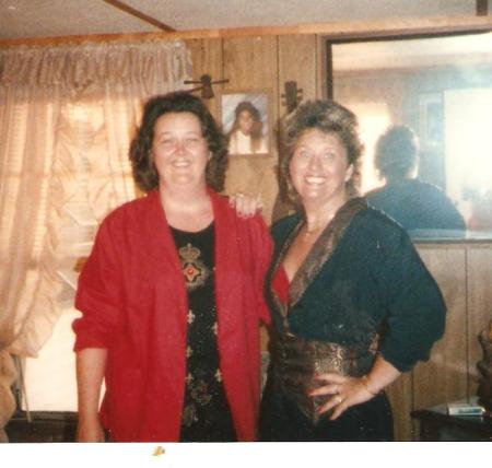 linda stamper& sister sheila hagy