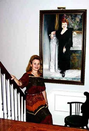 Jill with portrait of Glenda