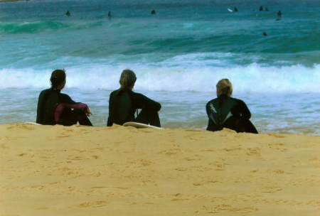 The 3 surfin Sheilas on Bondi Beach_11-09