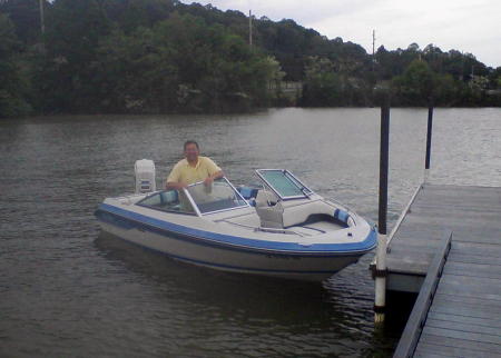 Boating on TN River (TVA Lake Louden)