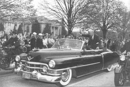 Ike campaigning for president in 1952