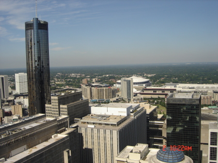 A DOWNTOWN VIEW OF THE CITY