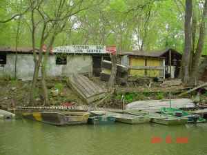 JEB's Yacht Club and Gator Pond