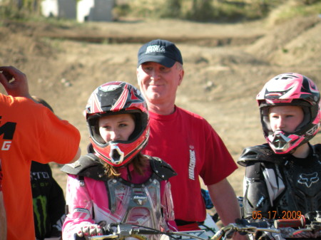 Garry and daughters Kelsey and Erin at the sta