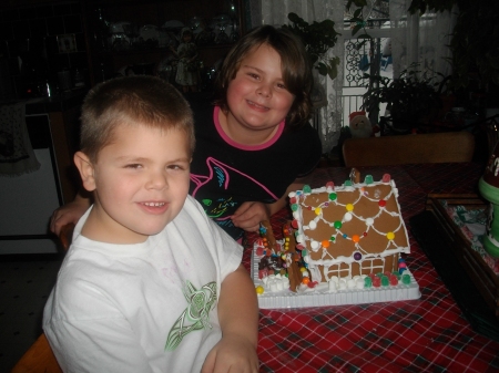 Freesia and Ezra gingerbread house 2009