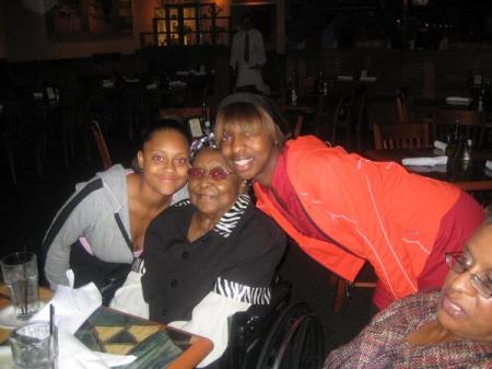 "Jazmine, grandmama & Mignon, Oct.2009"