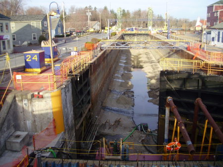 Cleaning Baldwinsville lock in 2008