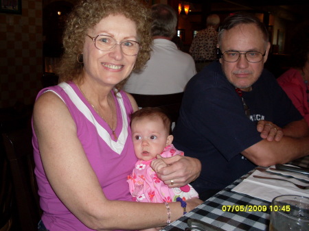 Louise and Richard Fritz with granddaughter Vi