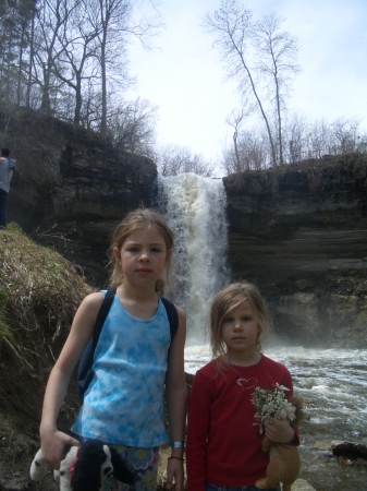 2006 Girls at Minnehaha Falls