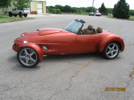 The new dress on the 1998 Panoz AIV