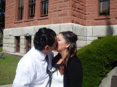 Kissing the wifey =)