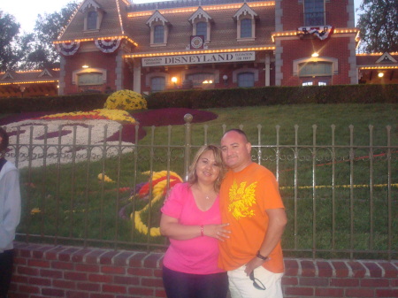 me and my wife chilling in disneyland 05-23-09