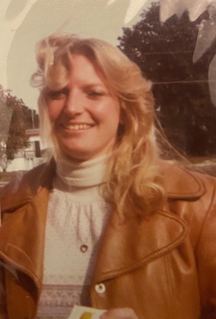 Debbie Lyster's Classmates profile album