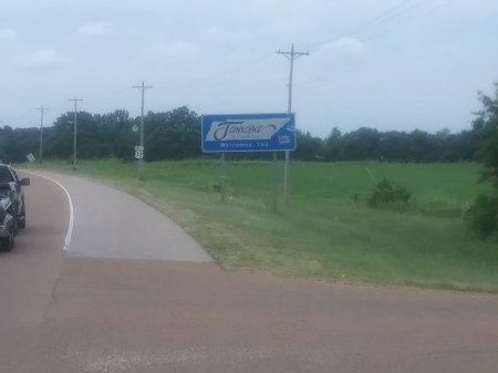 Tennessee welcome center trucking through