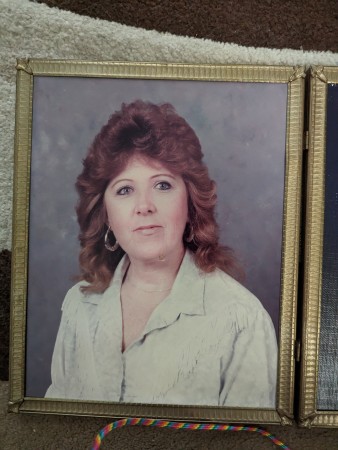 Linda Emmons' Classmates profile album