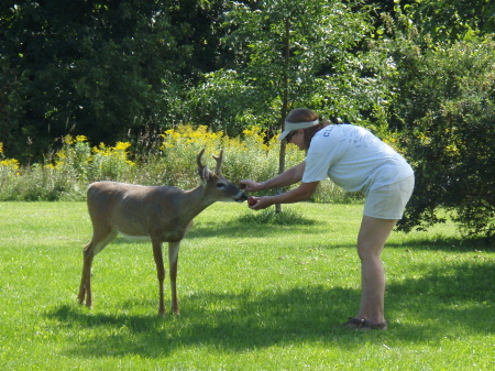 Jan feeding Bucky an apple