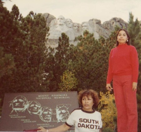 1981 Mt Rushmore w Mom, Grandma & Sister