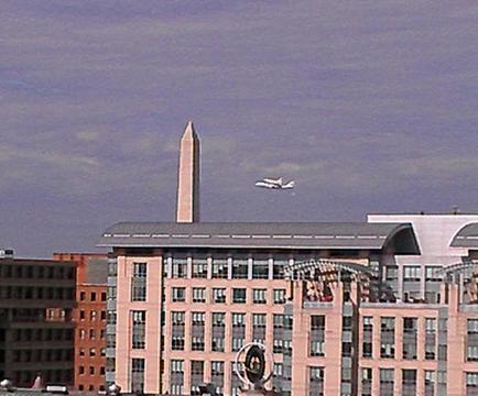 Space shuttle last flight over DC.