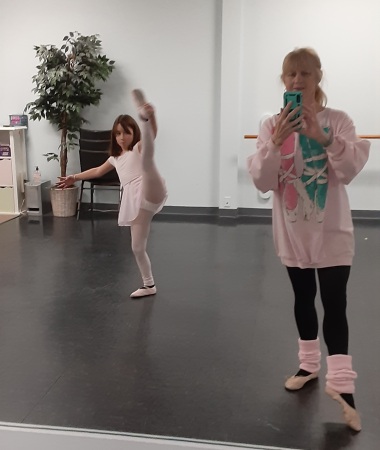 Teaching ballet 2023 at Tonna's Dance Co 