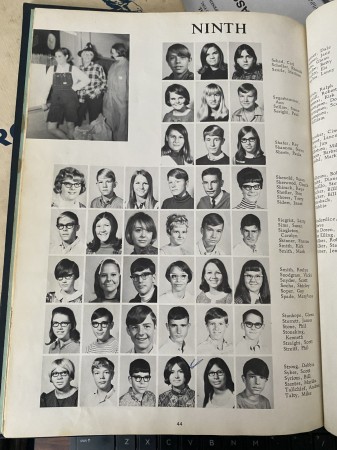 Vicki's picture from the 1969 Curtis JR Yearbook