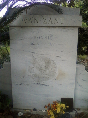 Ronnie Van Zant's gravesite