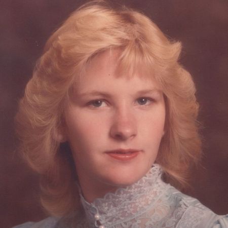 Suzanne Schulz's Classmates profile album