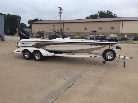 2004 Nitro 929 CDX Bass Boat