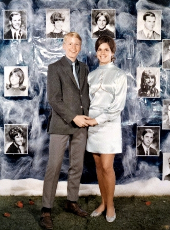 Greg Lunger was my Prom Date also Class of '71