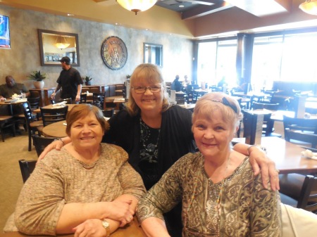 Three “YA YA SISTERS” about to eat and chat!