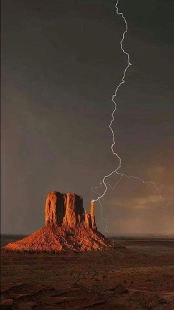 Monument Valley lightening