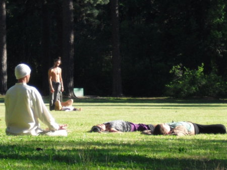 Crazed Israeli in white observers wild locals