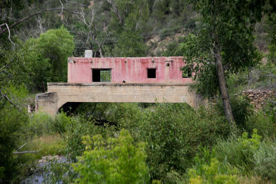 House on bridge over Purgatory River, 2017 