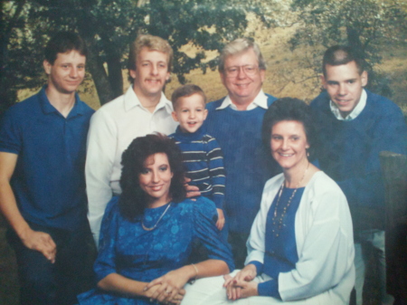 A 1987 Extended Family Photo