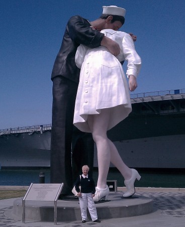 WWII Kissing Statue Tribute, San Diego, CA